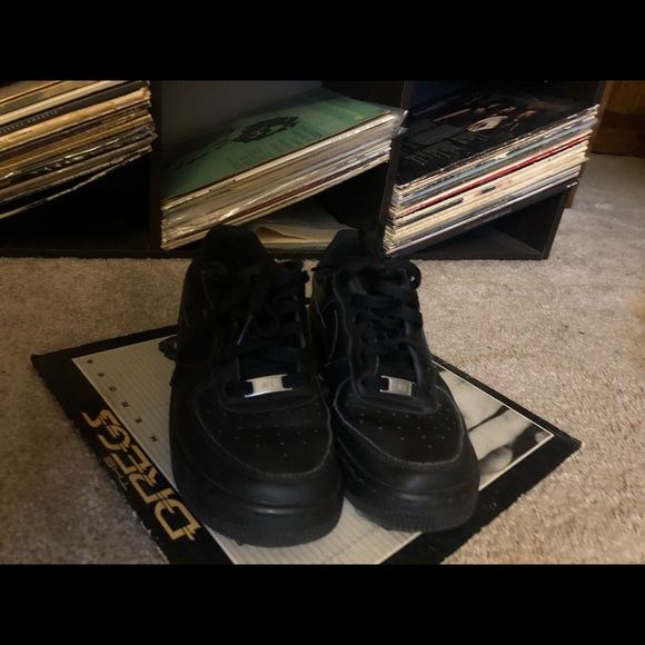 Nike Black Women's Sneakers - Picture 3 of 5